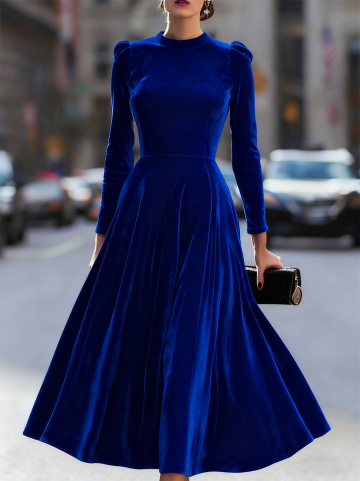 Olivia Bennet | Black Long-Sleeve Midi Velvet Dress