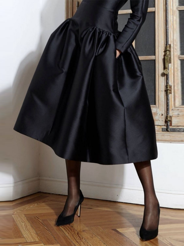 Olivia Bennet | Long Sleeves Solid Color Round-Neck Midi Dresses