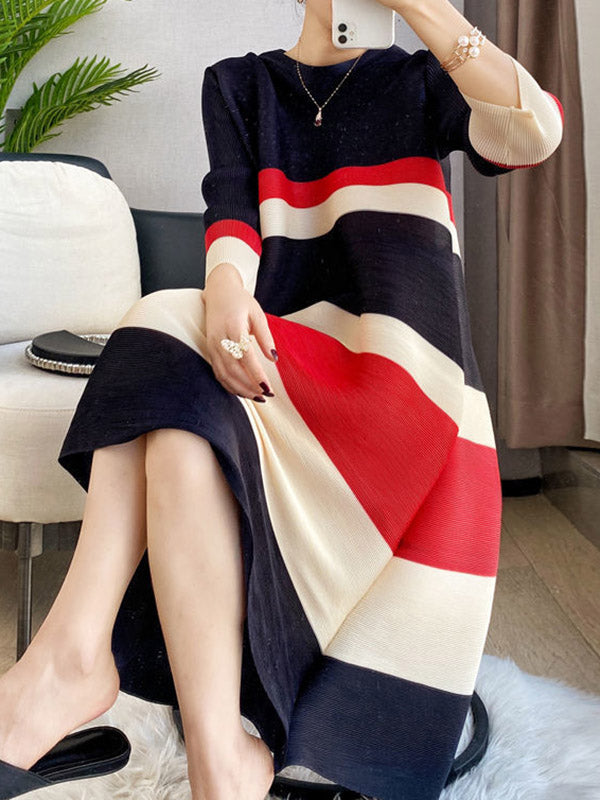 Olivia Bennet | A-Line Loose Pleated Striped Round-Neck Midi Dresses