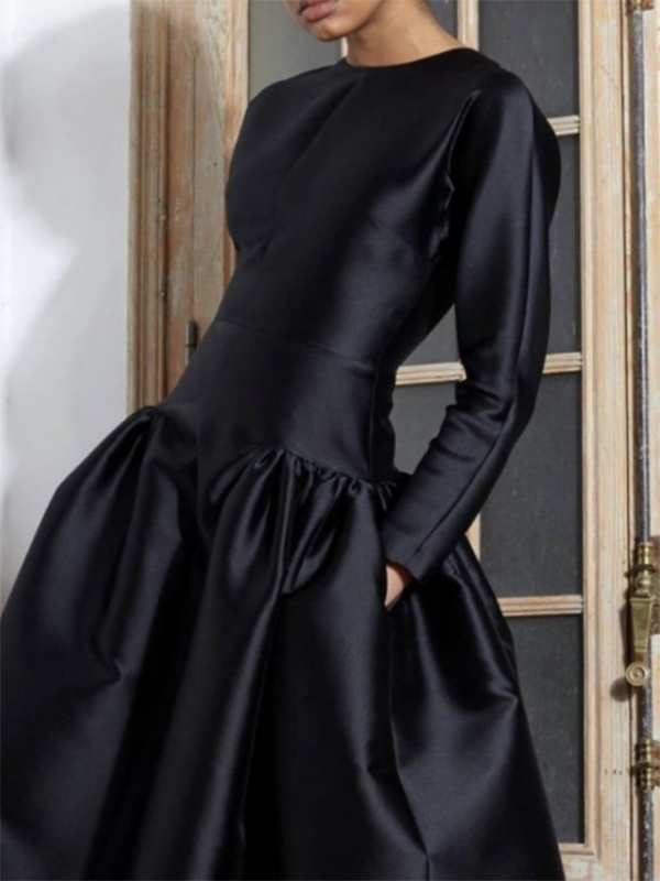 Olivia Bennet | Long Sleeves Solid Color Round-Neck Midi Dresses