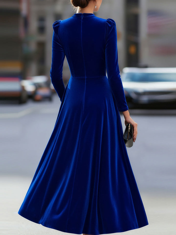 Olivia Bennet | Black Long-Sleeve Midi Velvet Dress