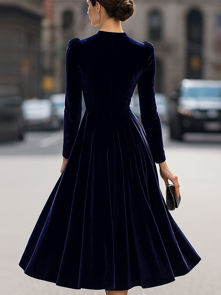 Olivia Bennet | Black Long-Sleeve Midi Velvet Dress