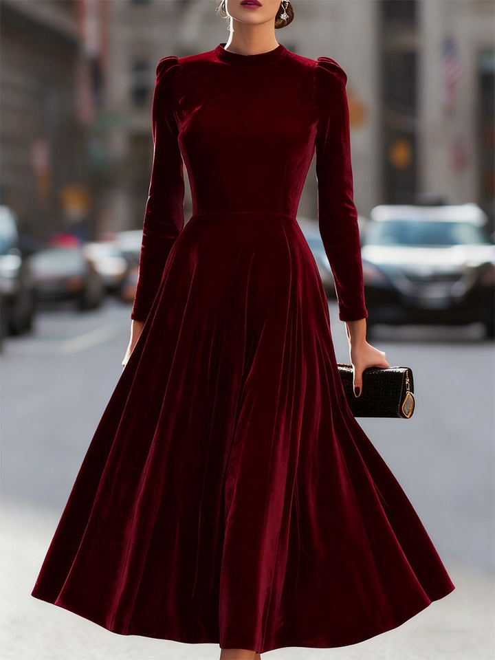 Olivia Bennet | Black Long-Sleeve Midi Velvet Dress