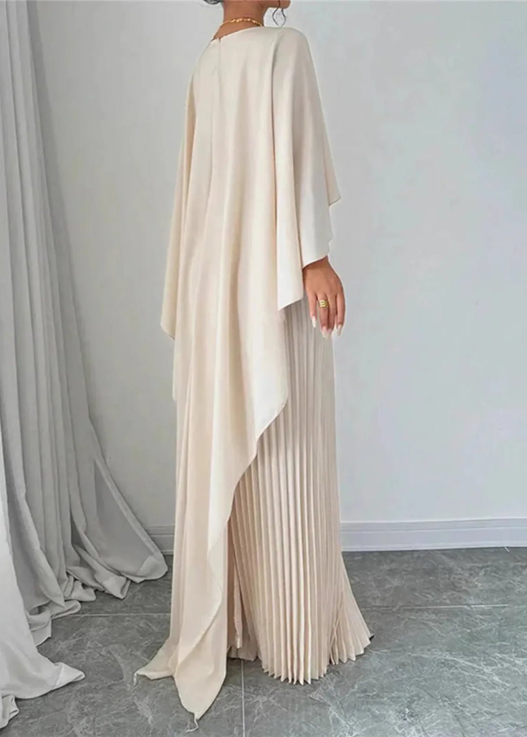 Olivia Bennet | Women’s Maxi Dress Pleated Cape Overlay