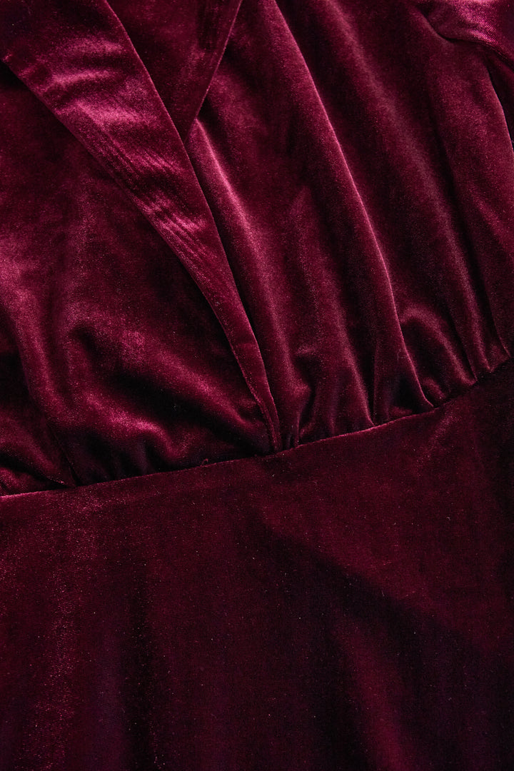 Olivia Bennet | Midnight Long-Sleeve Gold-Trim Velvet Dress