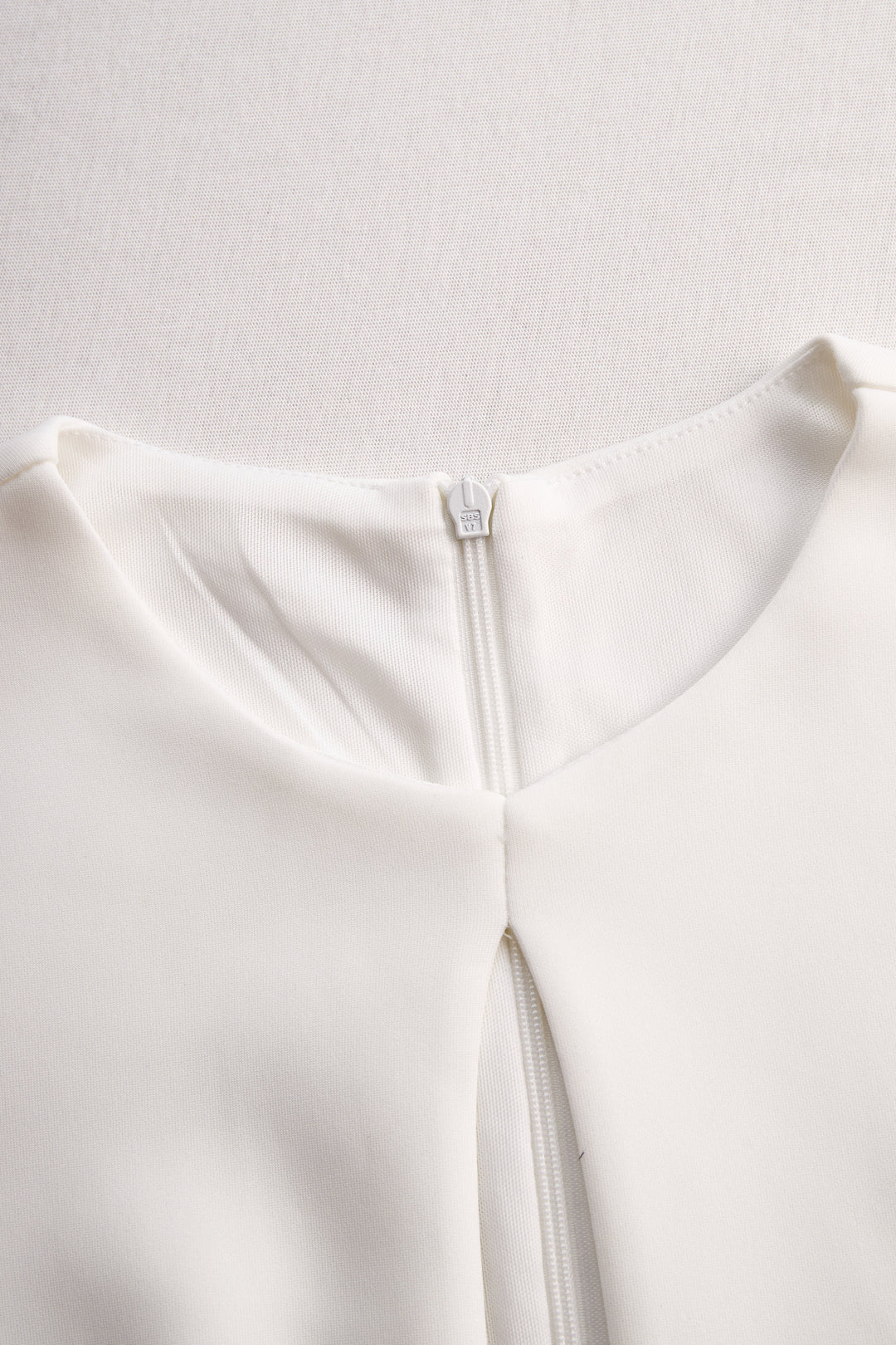 Olivia Bennet | White Keyhole Pencil Stretch Dress