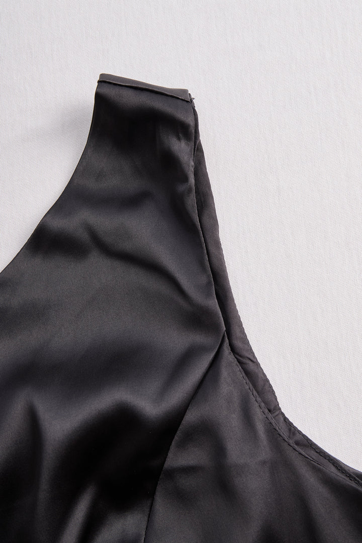 Olivia Bennet | Black One-Shoulder Gown