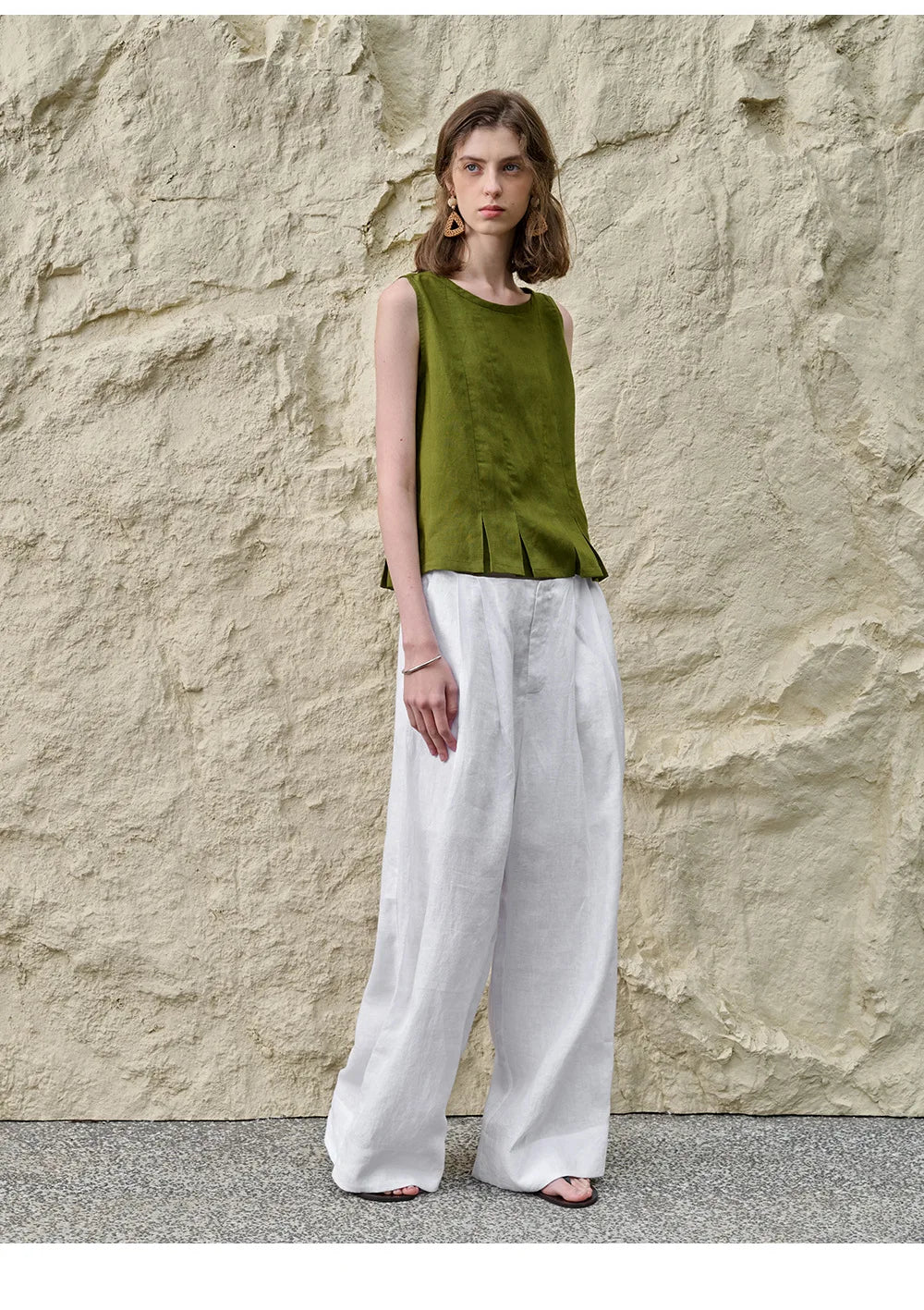 Olivia Bennet | Pleated Hem Linen Top