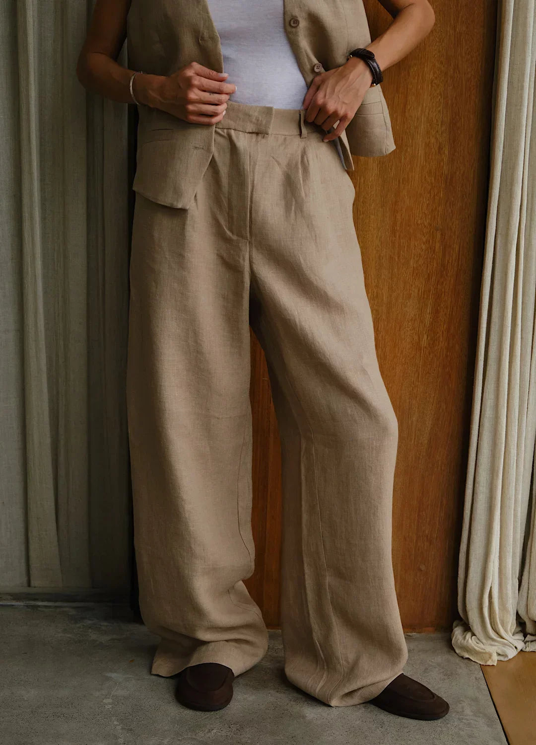 Olivia Bennet | Linen Wide-Leg Trousers for Women in Natural