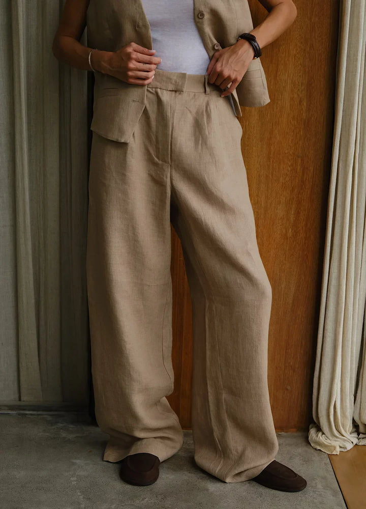 Olivia Bennet | Linen Wide-Leg Trousers for Women in Natural