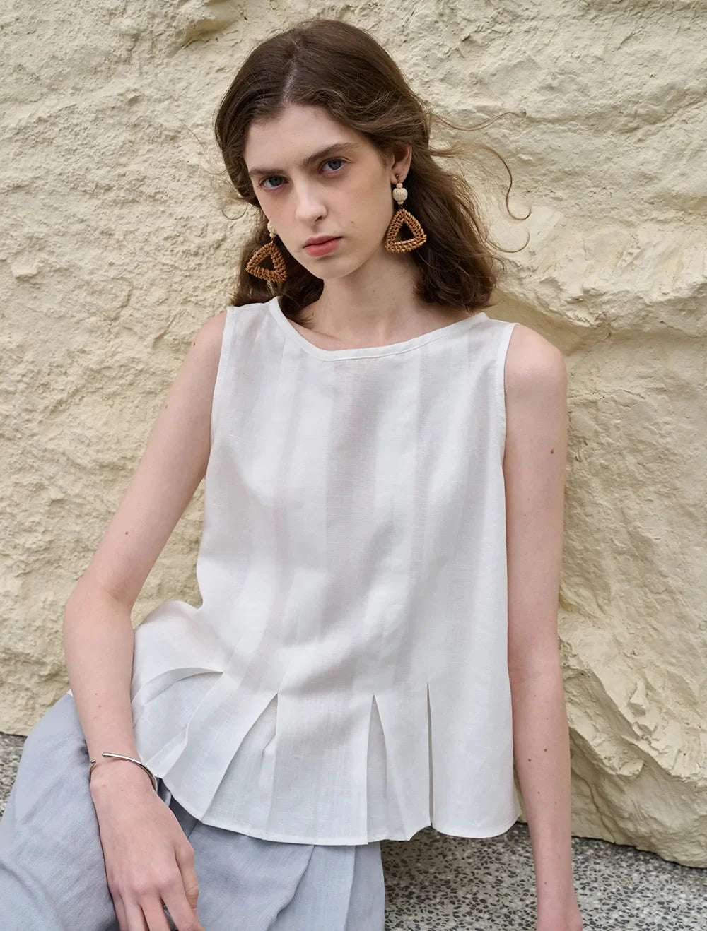 Olivia Bennet | Pleated Hem Linen Top