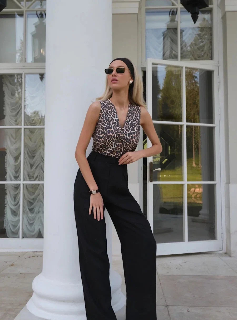 Olivia Bennet | Linen Wide-Leg Trousers for Women in Natural