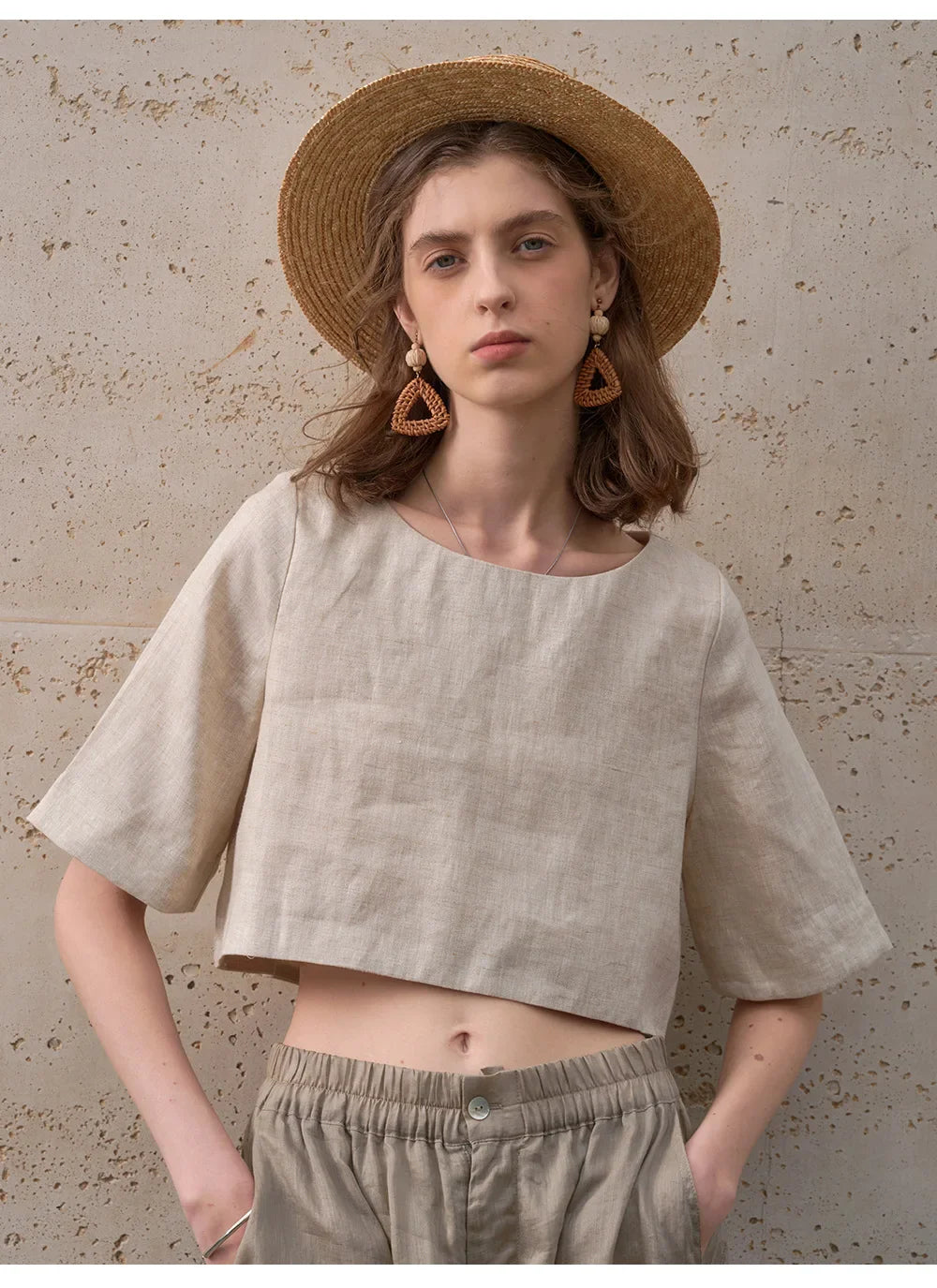 Olivia Bennet | Boxy Linen Crop Top