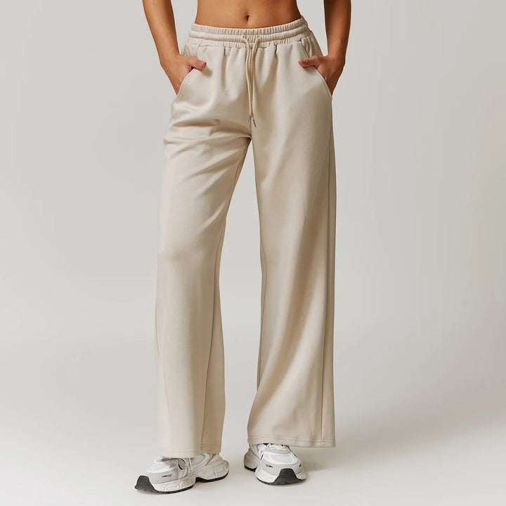 Olivia Bennet | High Rise Pant for Women in Black