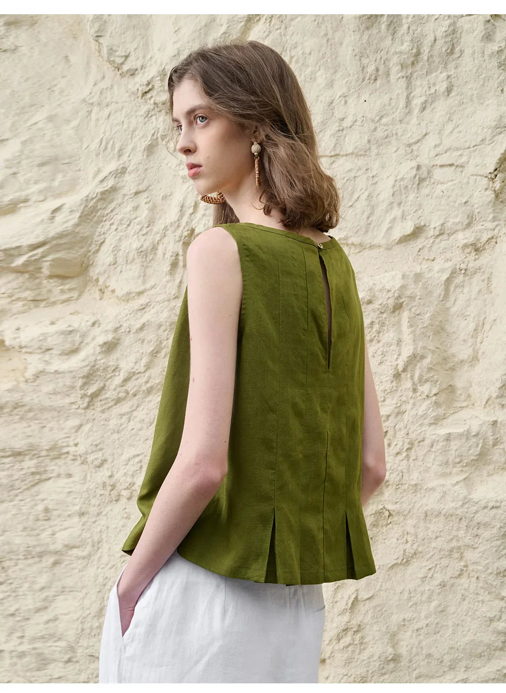 Olivia Bennet | Pleated Hem Linen Top