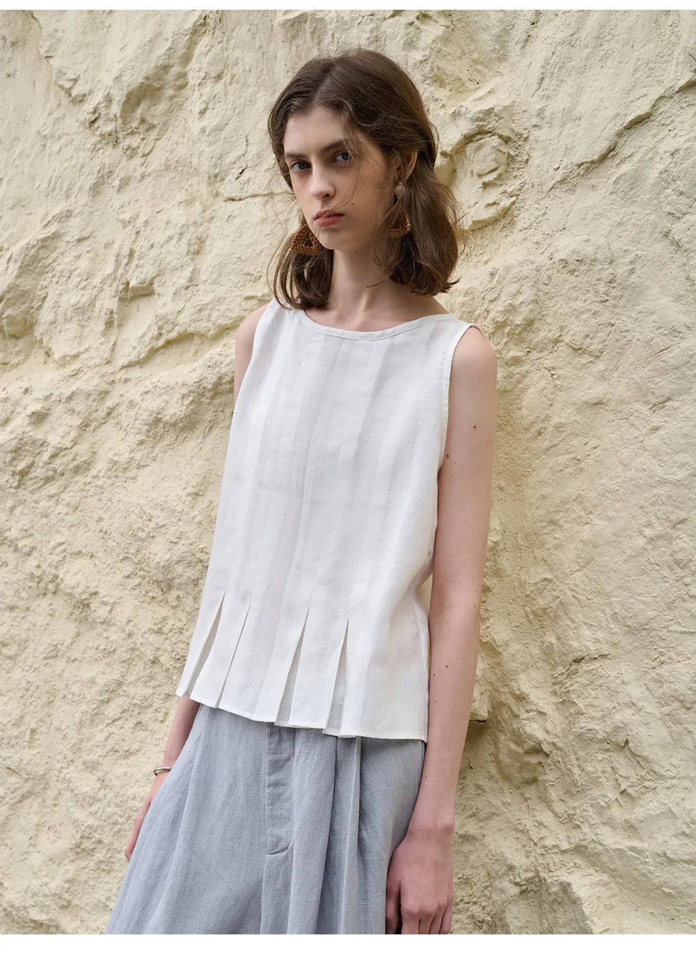 Olivia Bennet | Pleated Hem Linen Top