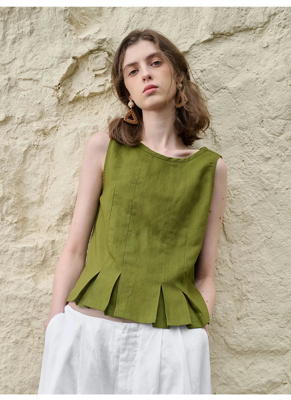 Olivia Bennet | Pleated Hem Linen Top