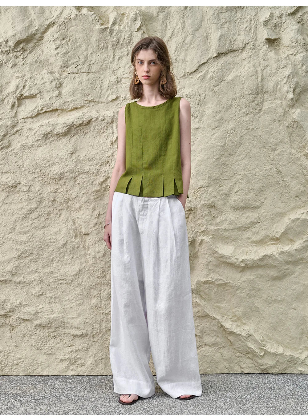 Olivia Bennet | Pleated Hem Linen Top