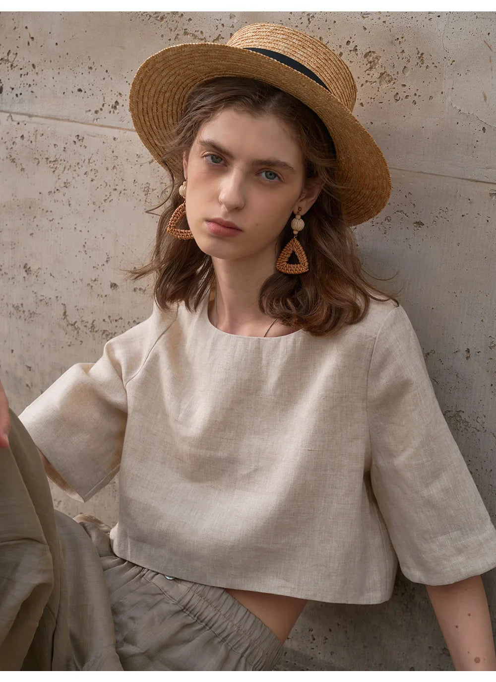 Olivia Bennet | Boxy Linen Crop Top