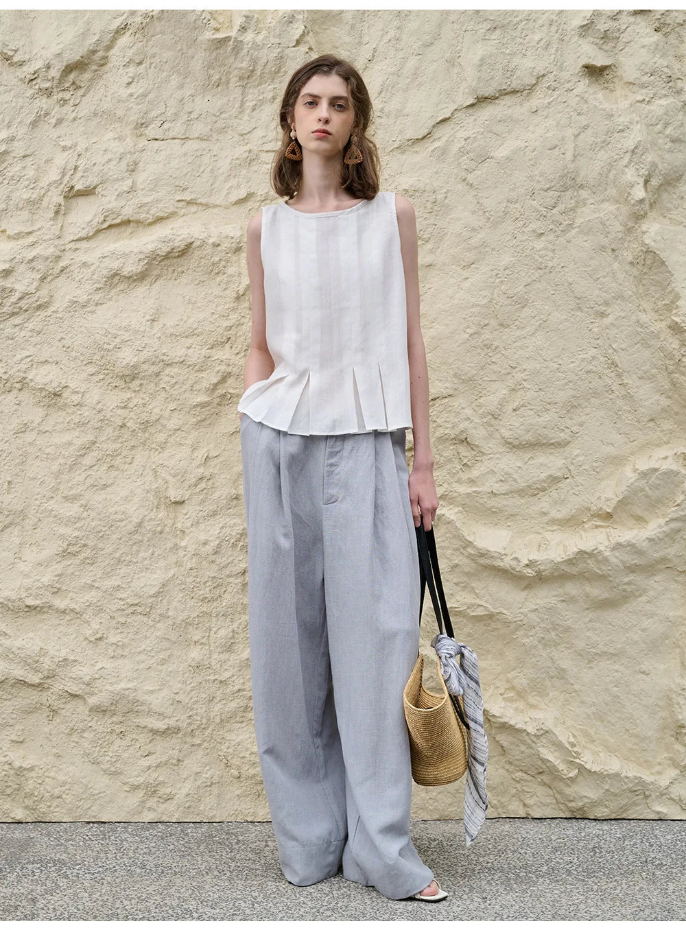 Olivia Bennet | Pleated Hem Linen Top