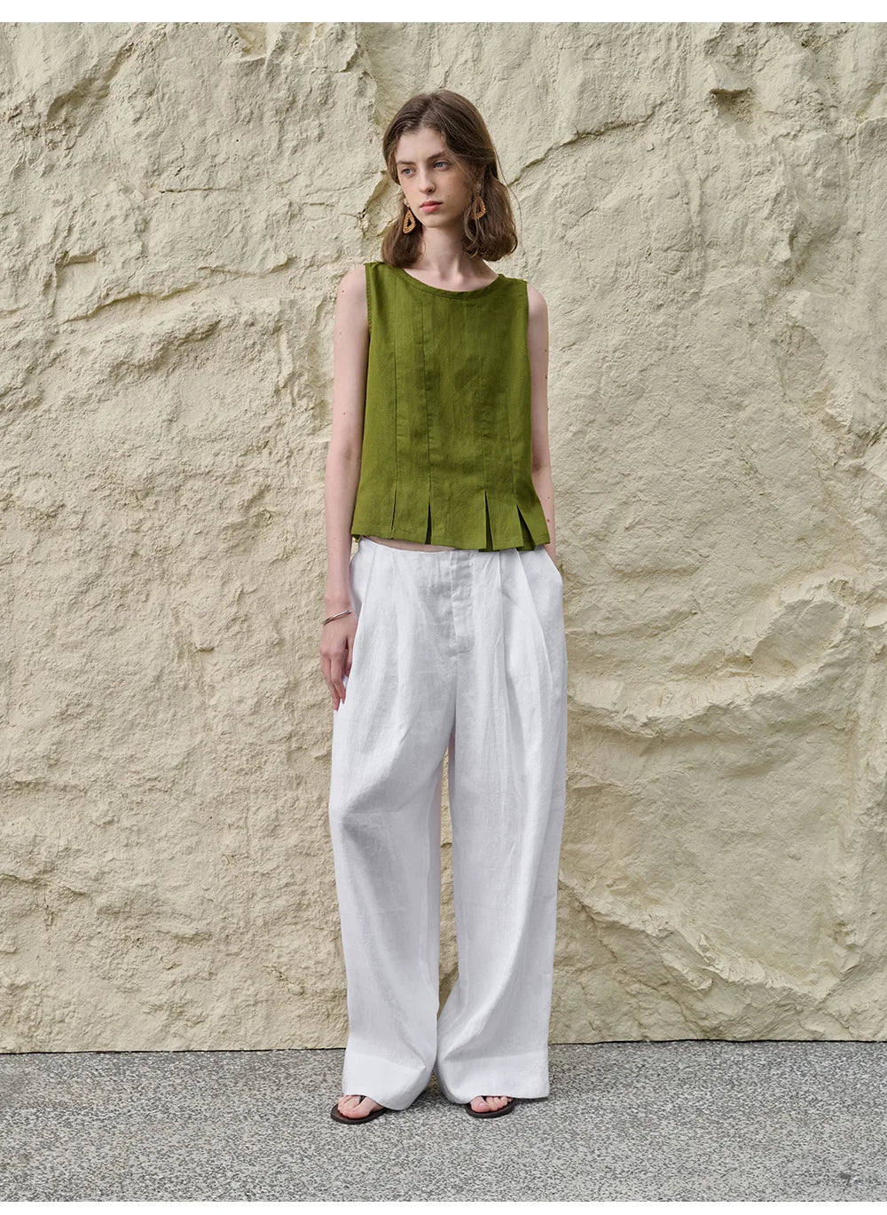 Olivia Bennet | Pleated Hem Linen Top