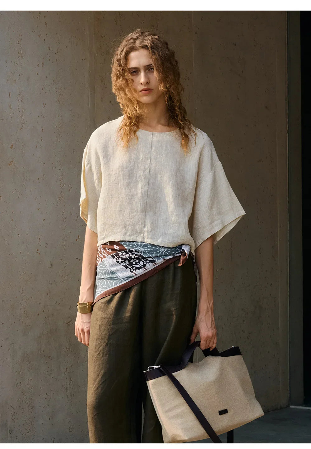 Olivia Bennet | Flared Sleeve Linen Pullover