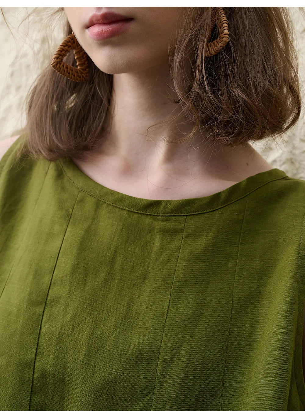 Olivia Bennet | Pleated Hem Linen Top
