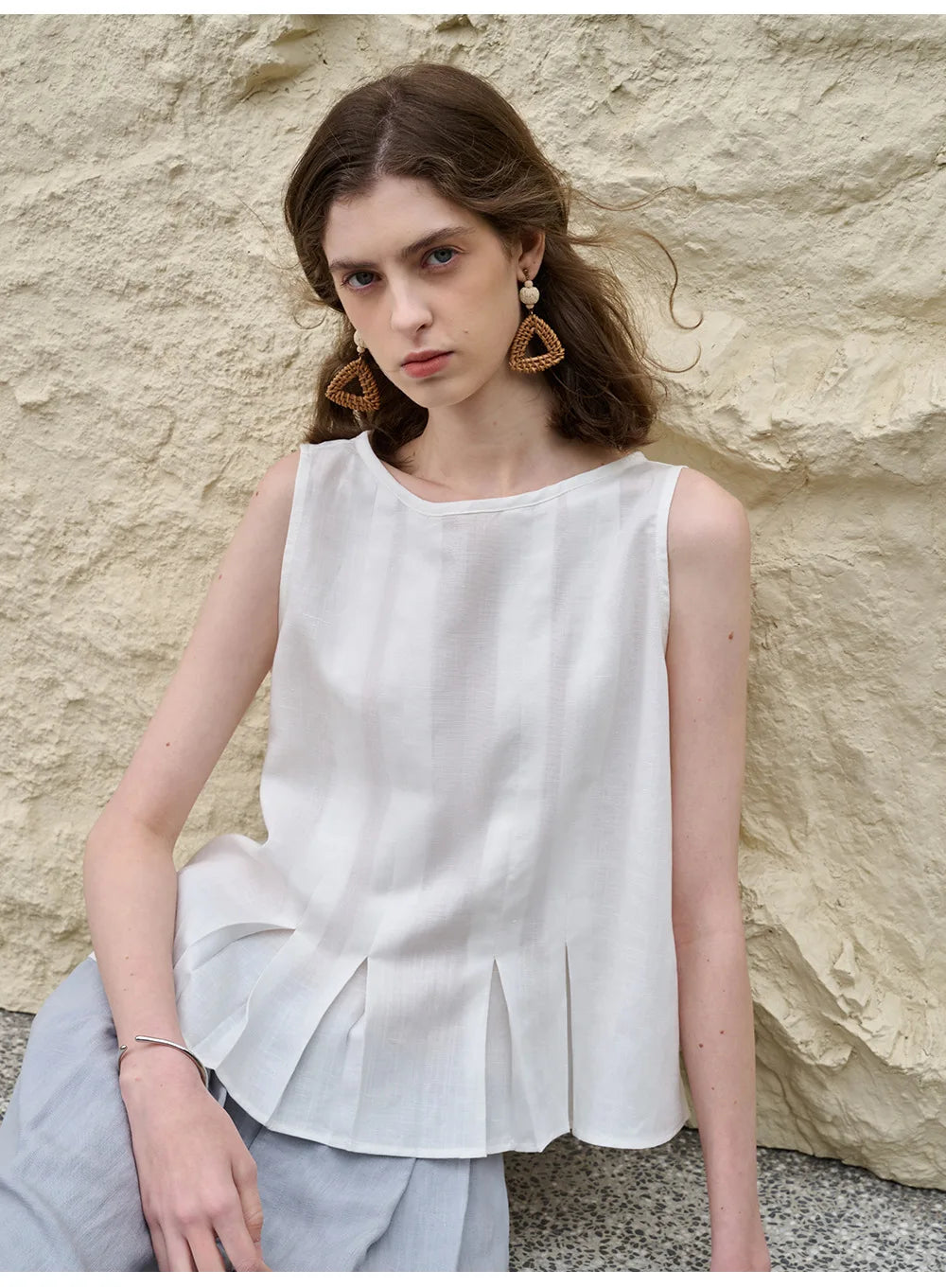 Olivia Bennet | Pleated Hem Linen Top