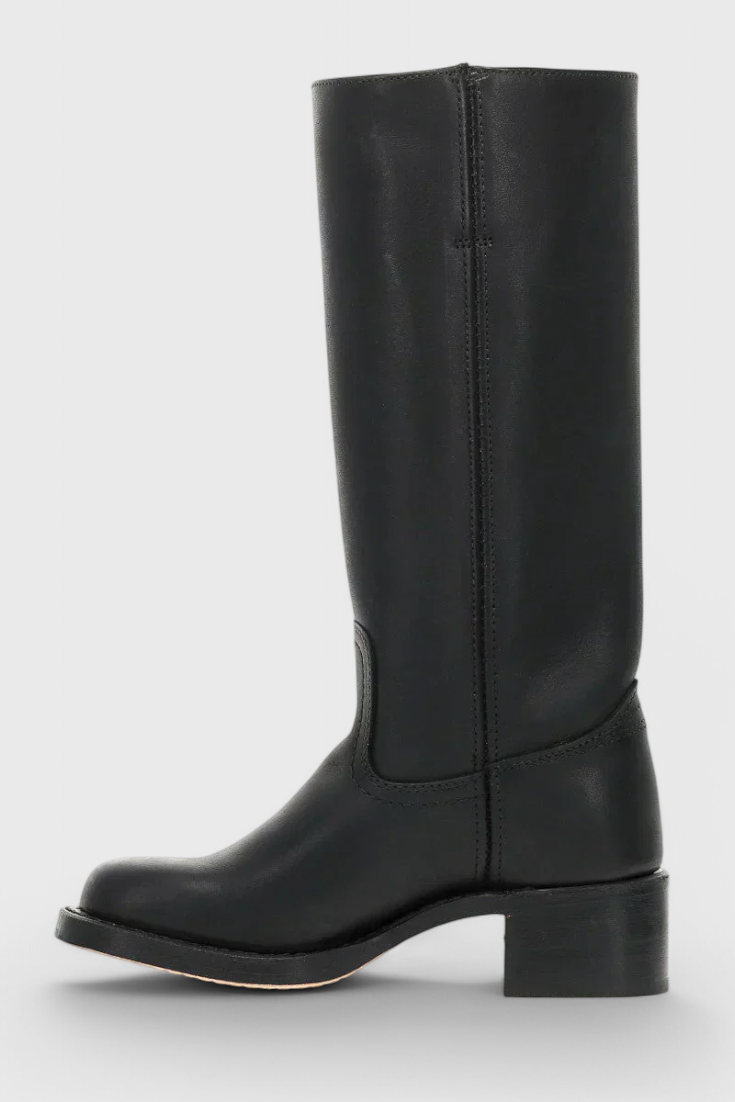Grace Modern Classic Boots for All-Season Wear