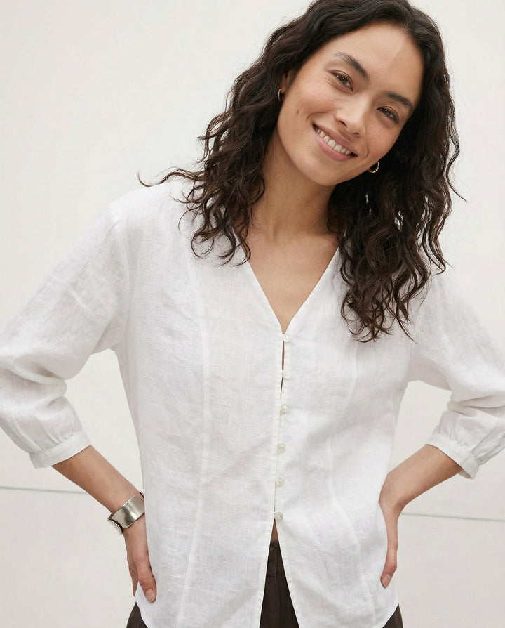 Olivia Bennet | Fitted V-Neck Linen Blouse