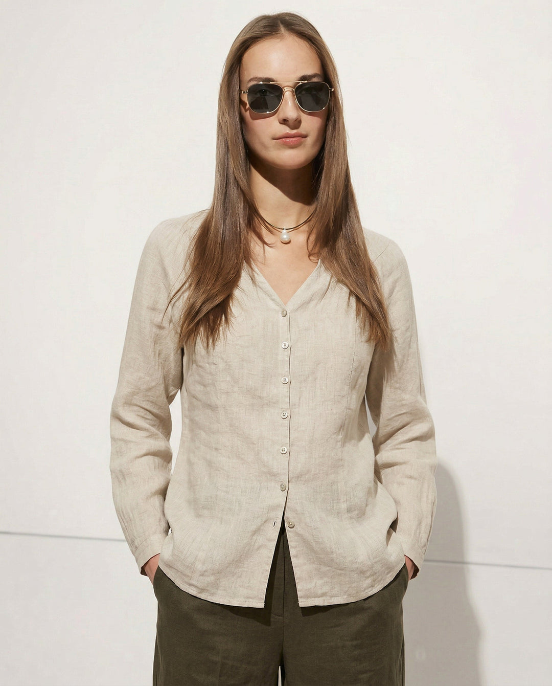 Olivia Bennet | Fitted V-Neck Linen Blouse