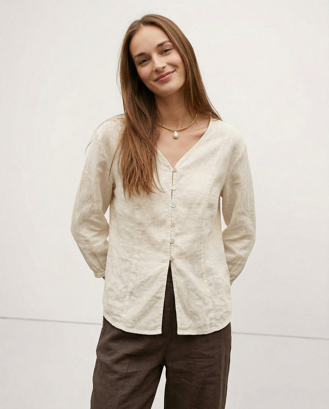 Olivia Bennet | Fitted V-Neck Linen Blouse