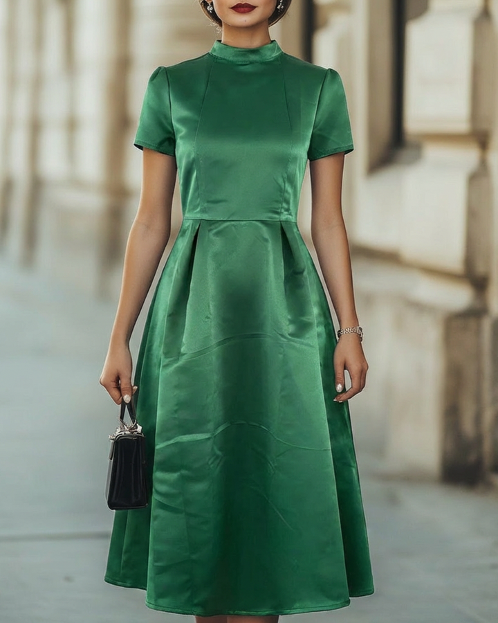 Olivia Bennet | Ivory A-Line Midi Crepe Dress