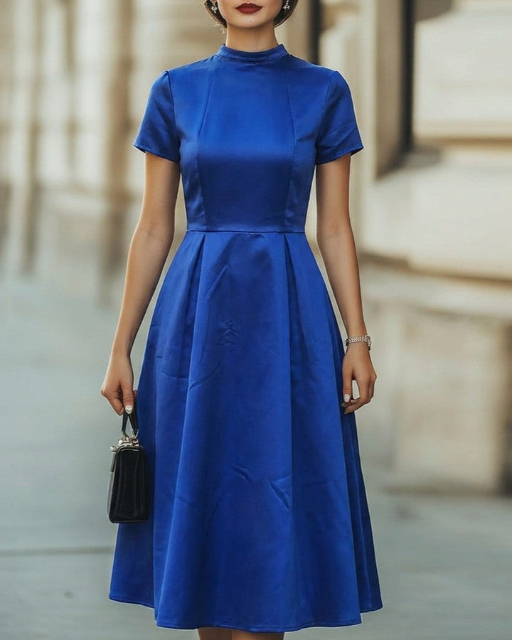 Olivia Bennet | Ivory A-Line Midi Crepe Dress