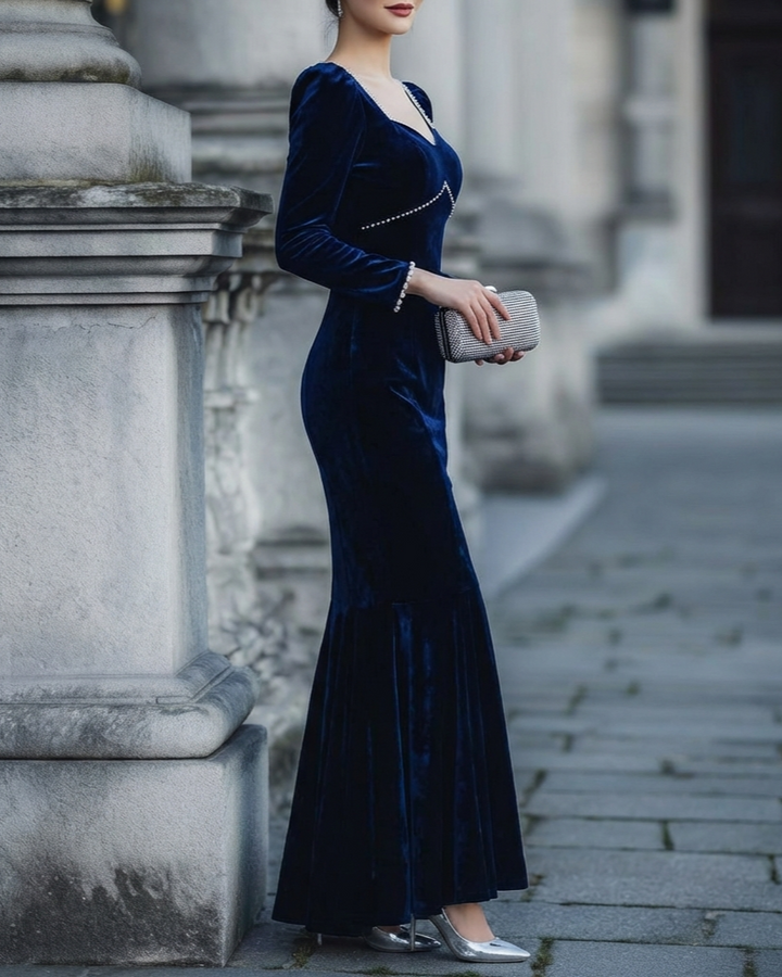 Olivia Bennet | Square-Neck Mermaid Silhouette Velvet Dress